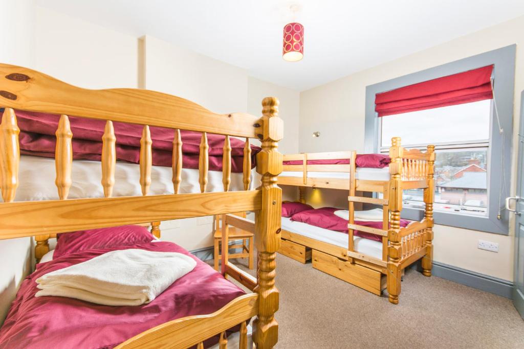 Postel nebo postele na pokoji v ubytování Llangollen Hostel Guest Rooms - NO Dormitories - Self Catering
