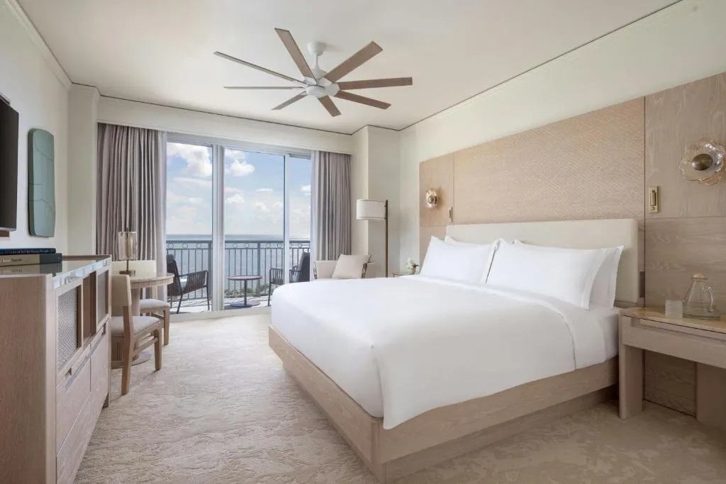 Oceanfront King Room - Club Lounge Access