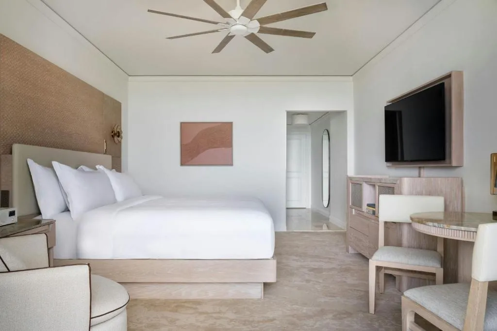 King Room - Limited View, Low Floor