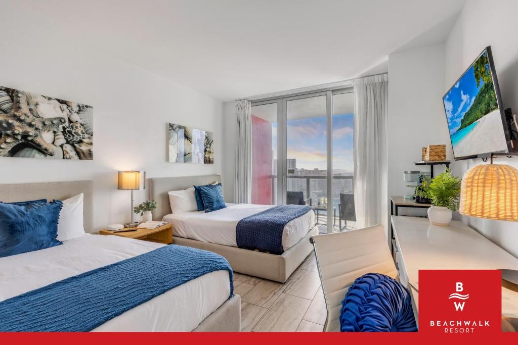 a hotel room with two beds and a window at New High-Floor Studio Bay & Private Balcony in Hallandale Beach