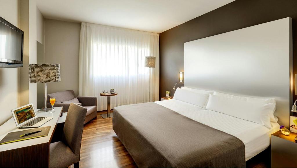 Llit o llits en una habitació de Sercotel JC1 Murcia