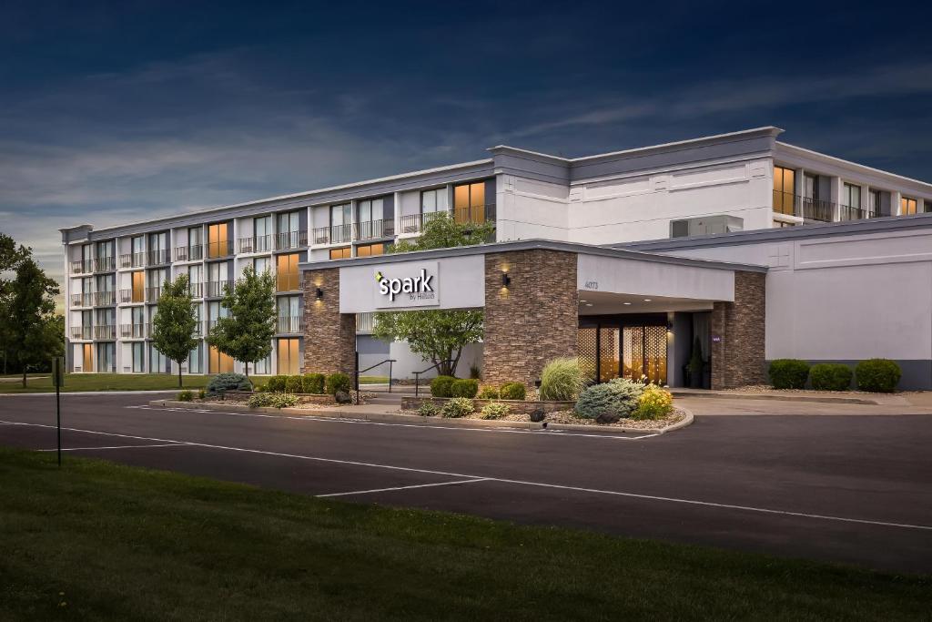 a building with a sign on the front of it at Spark By Hilton Akron Fairlawn in Fairlawn