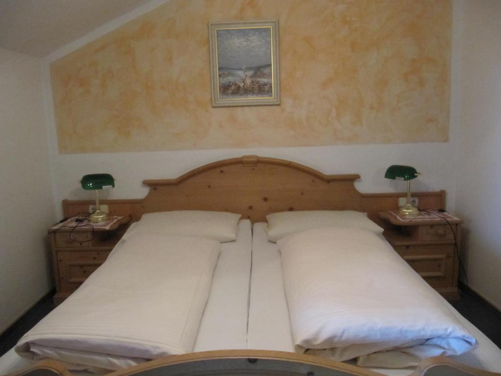 Postel nebo postele na pokoji v ubytování Erlebnislandgasthof Hotel Neiderhell