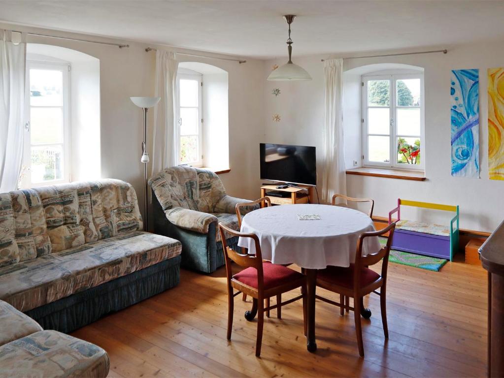 a living room with a table and a couch at Ferienwohnung Bieber in Seiffen