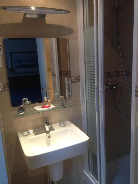 
Twin Room with Shower
