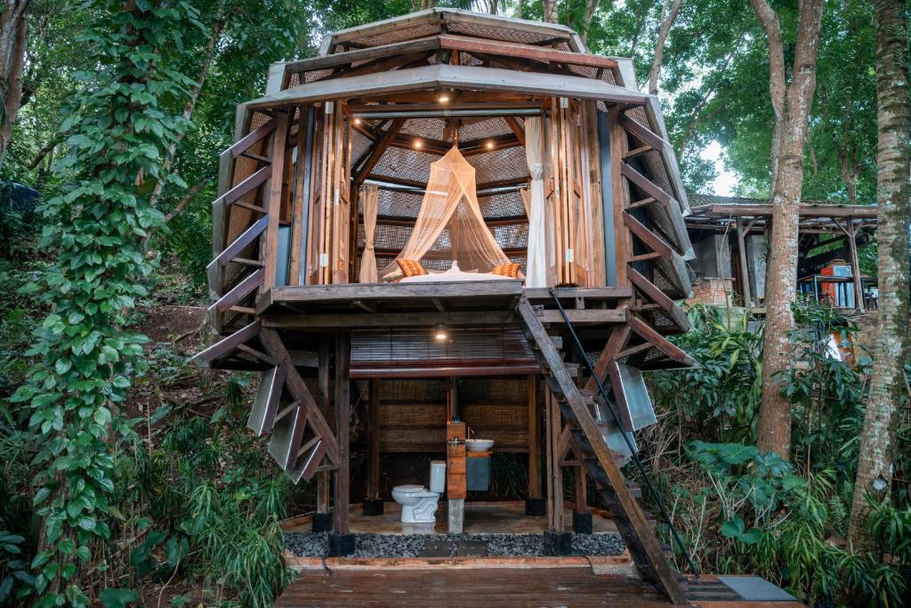 a tree house in the middle of the forest at Ant House Sidemen in Silebeng