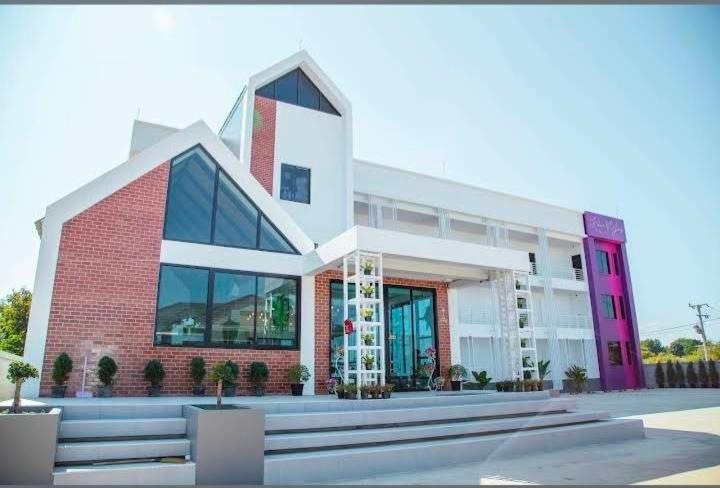 a large building with a red and white at โรงแรมคุณหญิงโฮเตล in Nan
