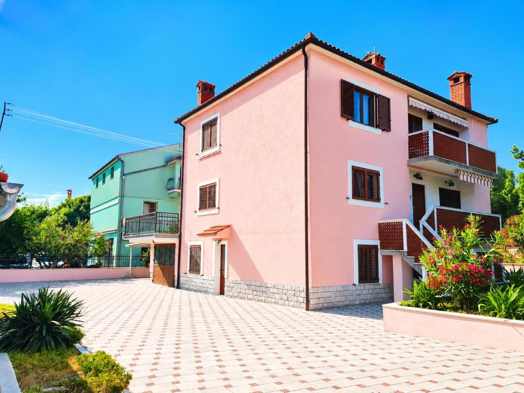 Aura House Free Parking for 6 Cars