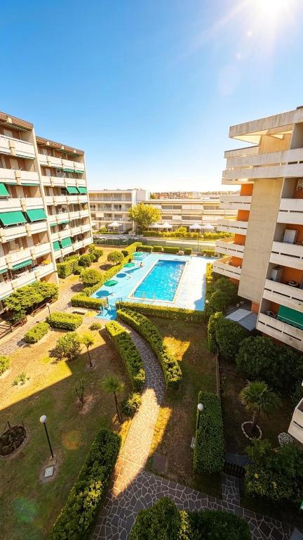 an overhead view of a swimming pool in a building at Vista Mare a Isola Verde in Isola Bacucco