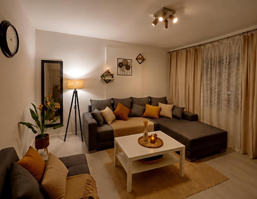 a living room with a couch and a table at Casa de Flores in Knjazevac.