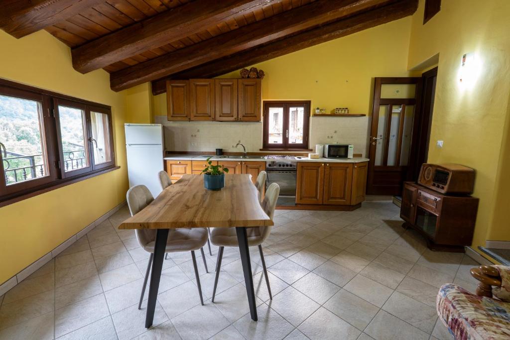 a kitchen with a table and chairs in a room at Casa Ferrero - appartamenti in Paesana