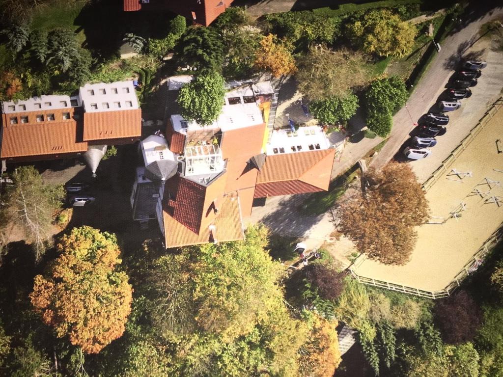 an aerial view of a large house with a yard at Ambiente Hotel Papenhof in Elze