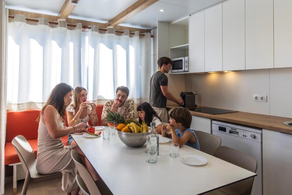 Camping Bon Repós - Bungaló De 3 Dormitorios