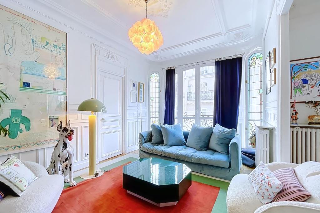 Beautiful family flat near Arc de Triomphe