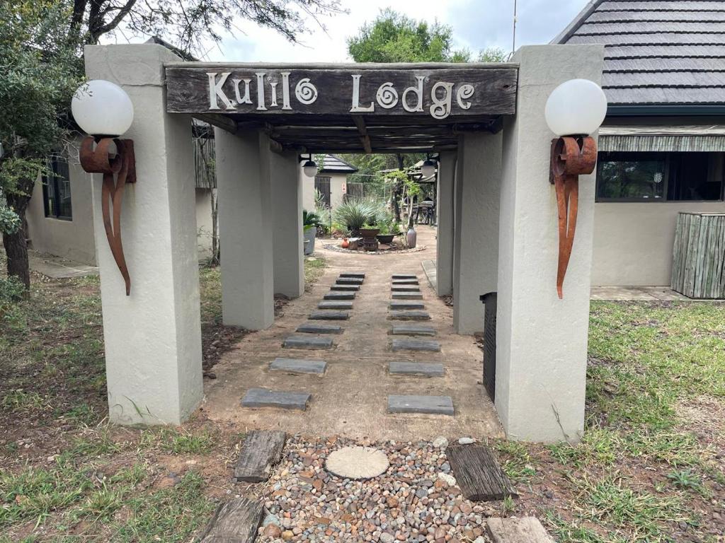 a sign that says kilt lodge in front of a building at Kulilo Lodge in Thabazimbi