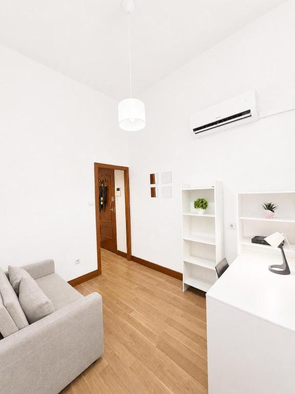 Amplio apartamento en Malasaña con aire acondicionado
