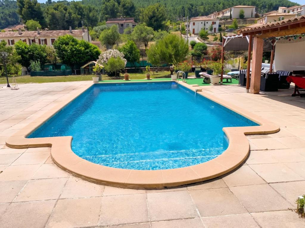 a swimming pool in the middle of a patio at Appartement avec piscine partagée à Roquefort-la-Bédoule - 50m² in Roquefort-la-Bédoule