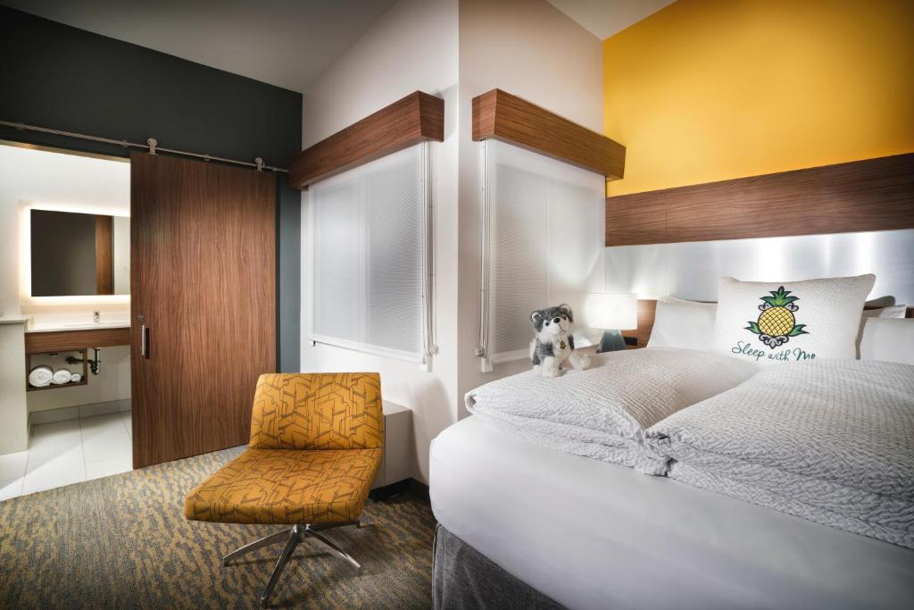 Postel nebo postele na pokoji v ubytování Staypineapple, Hotel Z, Gaslamp San Diego