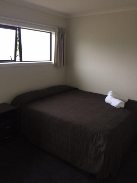 Postel nebo postele na pokoji v ubytování Brooklyn Motor Lodge