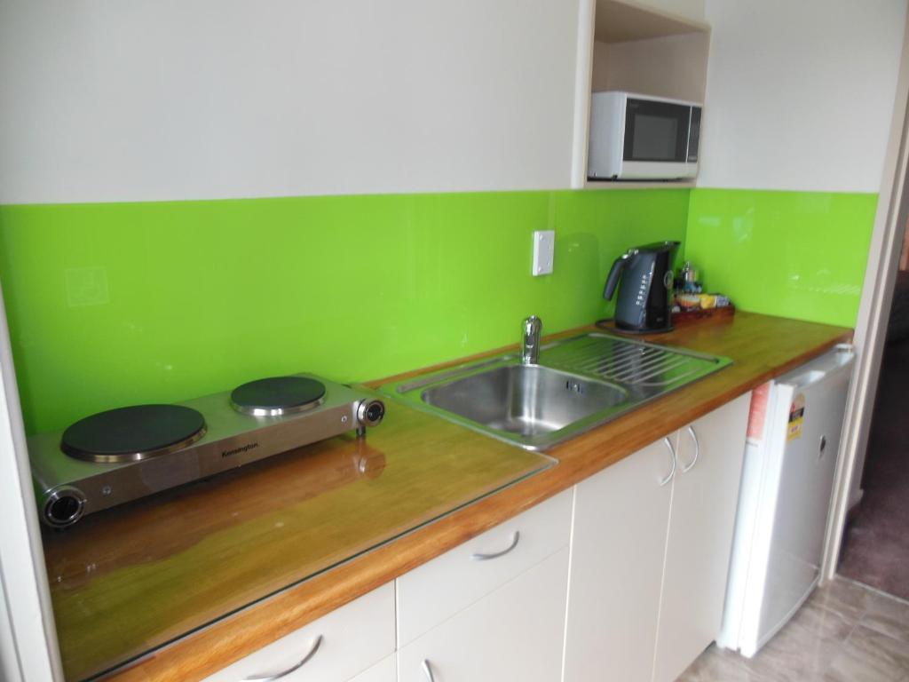 ASURE Camelot Arms Motor Lodge - Resim 4