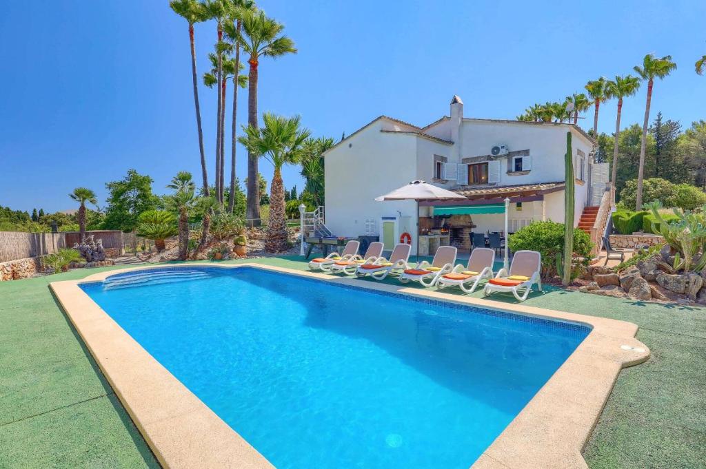 Villa Conxa Bisanyes by Villa Plus