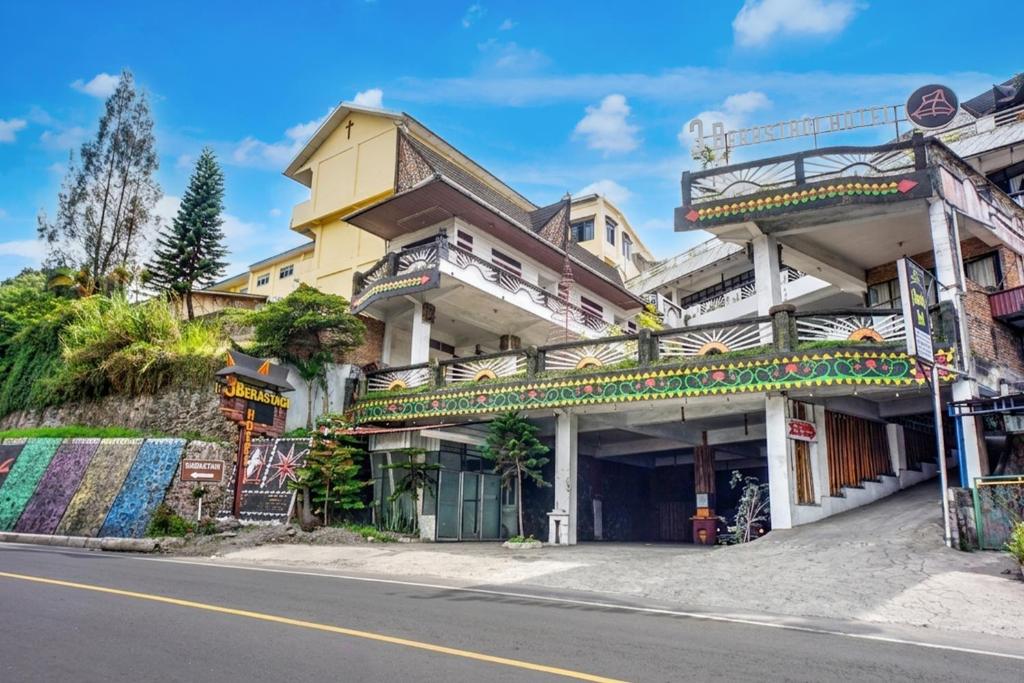 a building on the side of a street at Collection O near Museum Pusaka Karo formerly 3 Berastagi in Berastagi