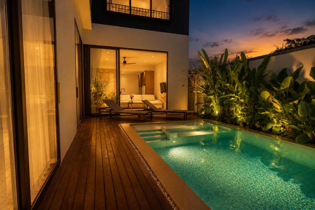 a swimming pool in the backyard of a house at Modern 3 Bdr Villa Tree O'Clock Bangtao With a Pool in Ban Pak Lak