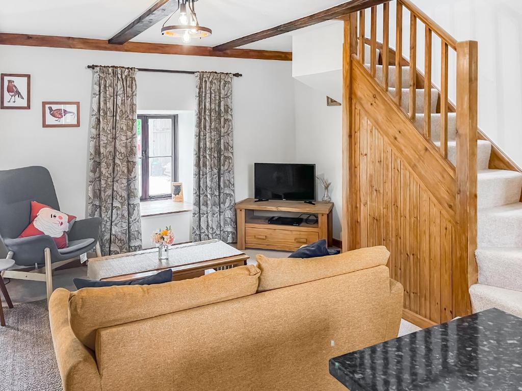 a living room with a couch and a table at Brook Cottage - Ukc9515 in Beaworthy