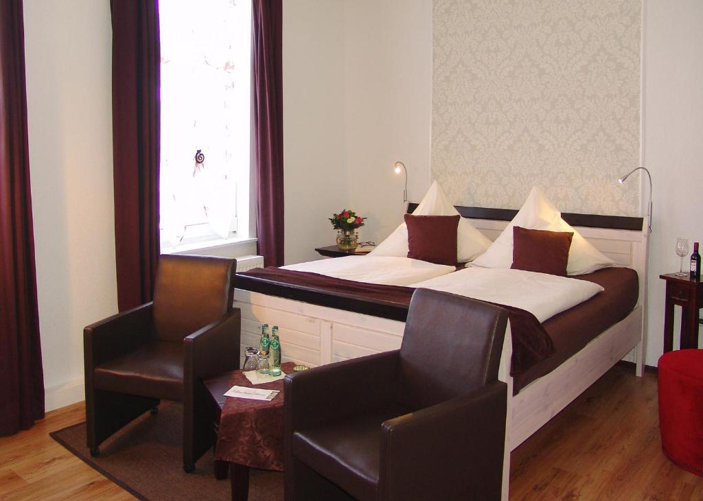 Postel nebo postele na pokoji v ubytování Hotel Garni Landhaus Uttum