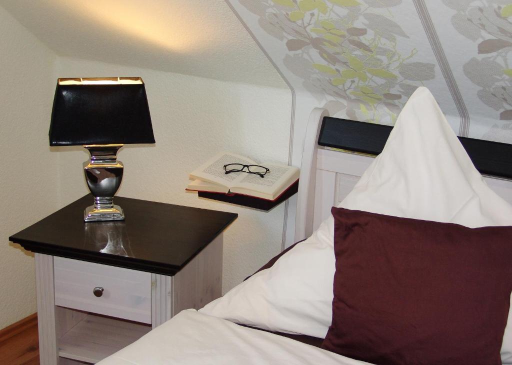 TV a/nebo společenská místnost v ubytování Hotel Garni Landhaus Uttum