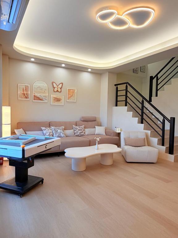 a living room with a couch and a table at 想睡覺民宿 in Hsia-ch'ing