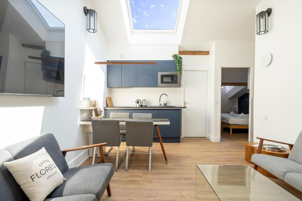 LA MANSARDE DU BIVOUAC, cocon sous les toits de Cannes