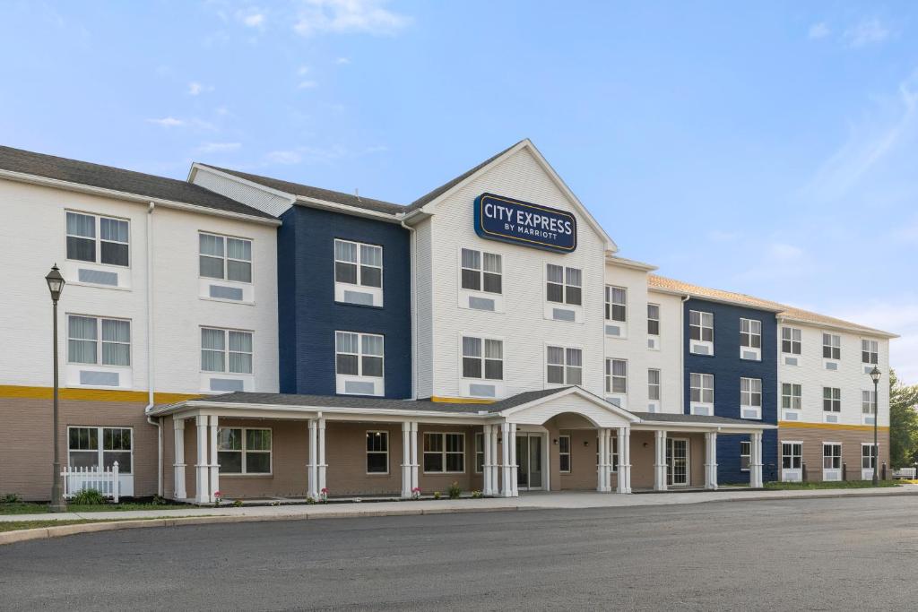 a hotel with a sign on the front of it at City Express By Marriott Gettysburg in Gettysburg