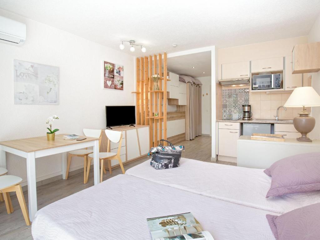 Studio Climatisé pour 3, Face Est, à 50m Plage et Proche Commerces