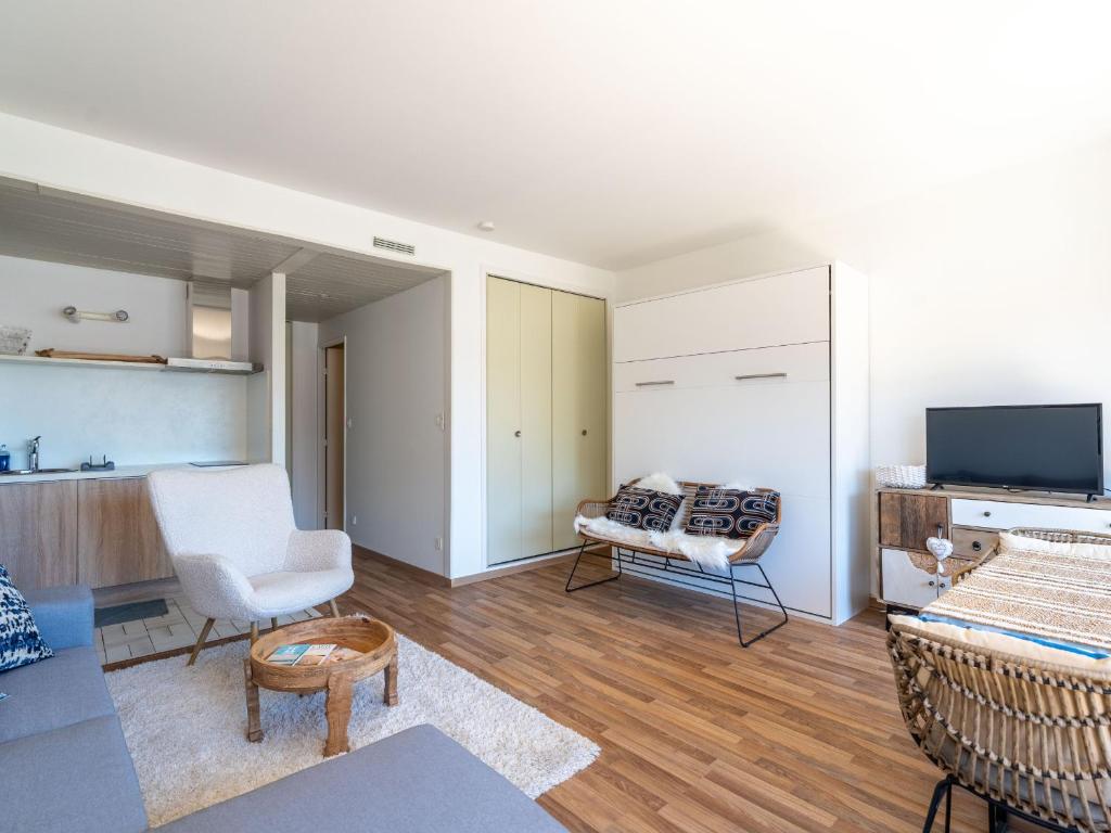 Grand Studio Rénové, Balcon, Centre-Ville Arcachon, à 50m de la Plage, Tout Équipé