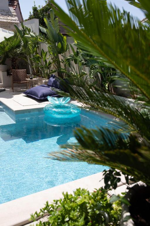 T-One Luxury Pool House