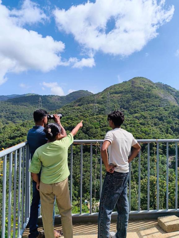 a group of people taking pictures of the mountains at CloudHill Retreat in Ariankāvu