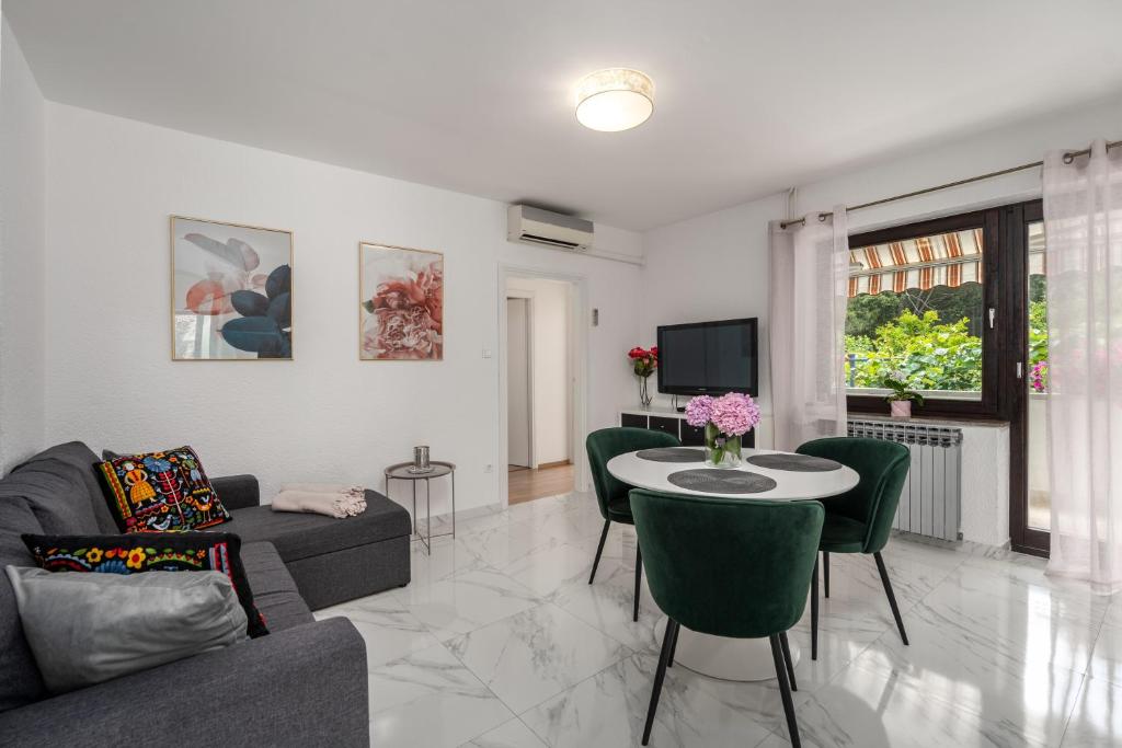 Modern apartment Sabina with nice garden