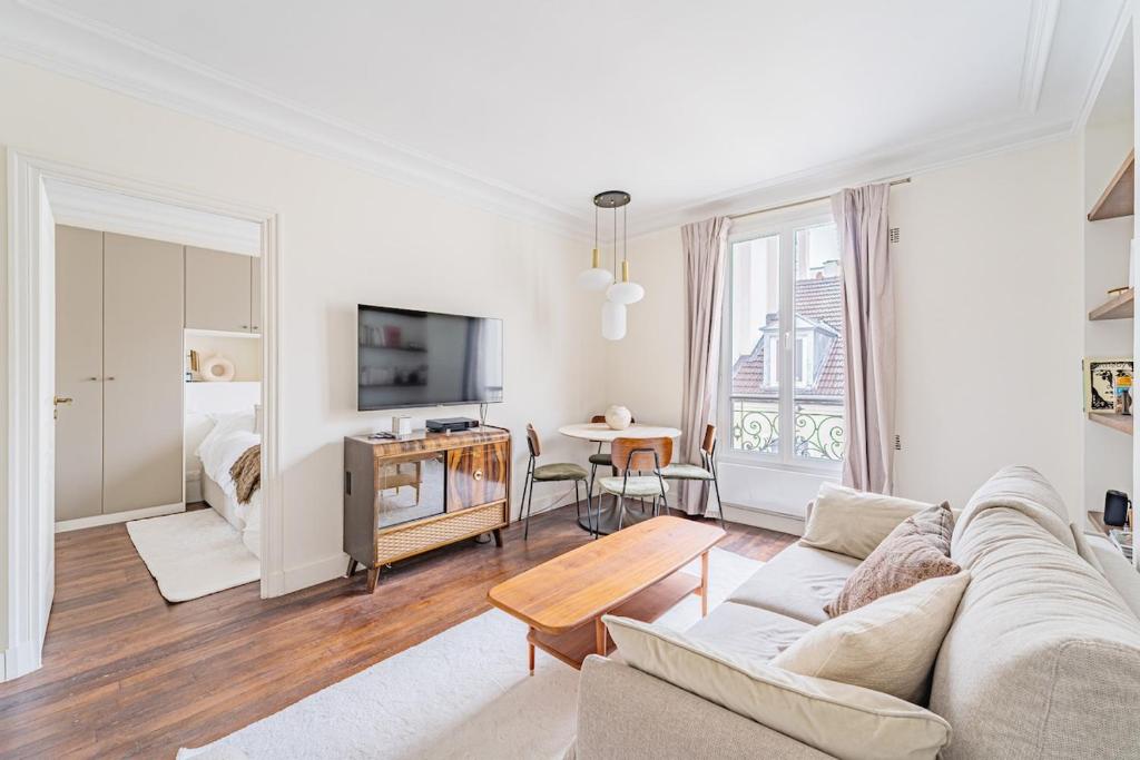 Saint-Germain-des-Prés Elegant Paris Apartment