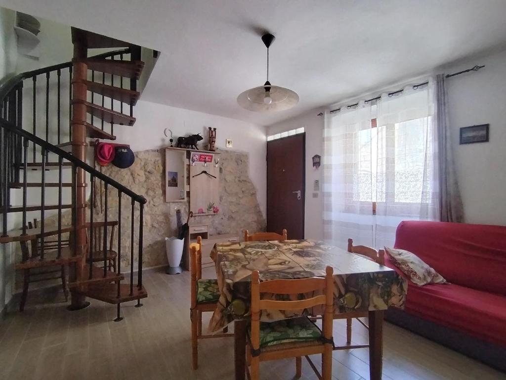 a living room with a table and a couch at Maison di Mario in Tresnuraghes