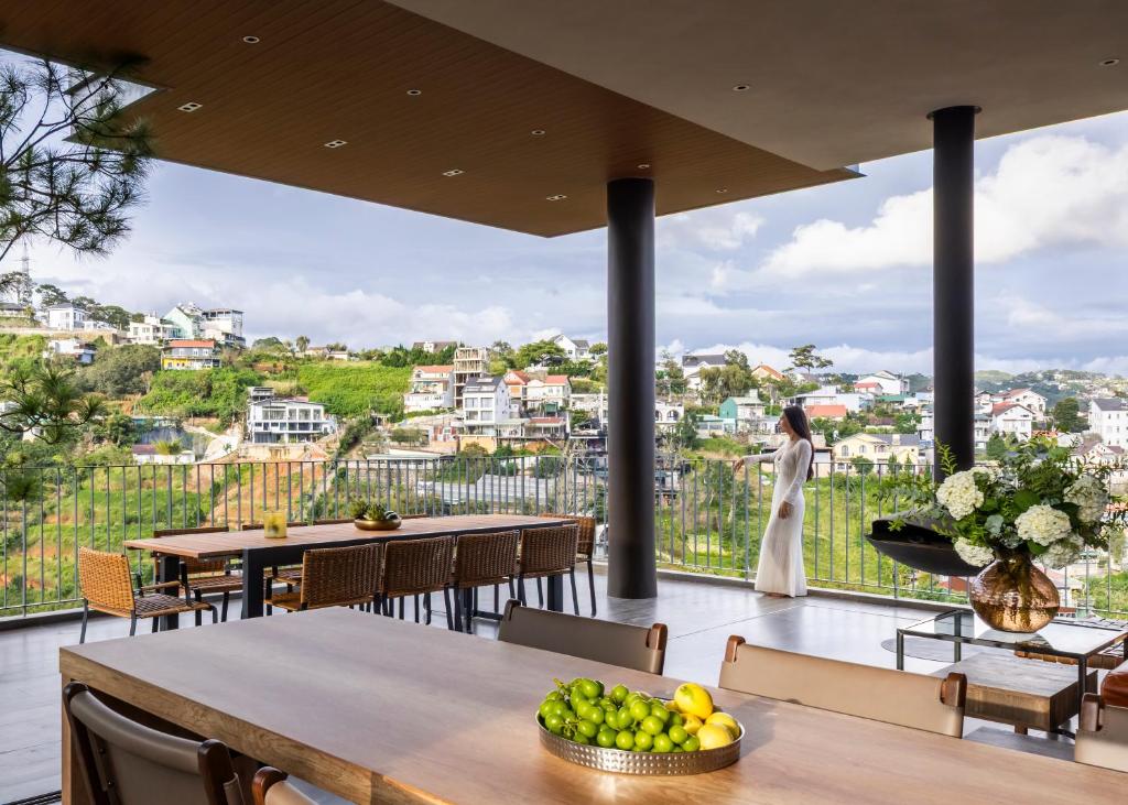 Oceanfront villa Nha Trang hotline