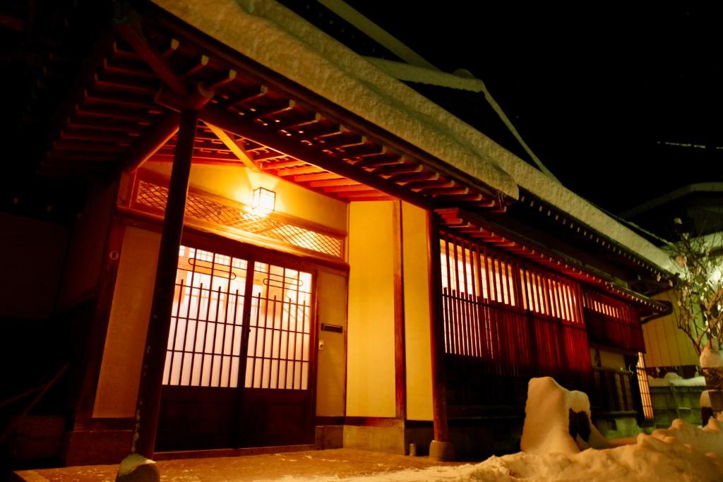 Snow Lantern Yudanaka