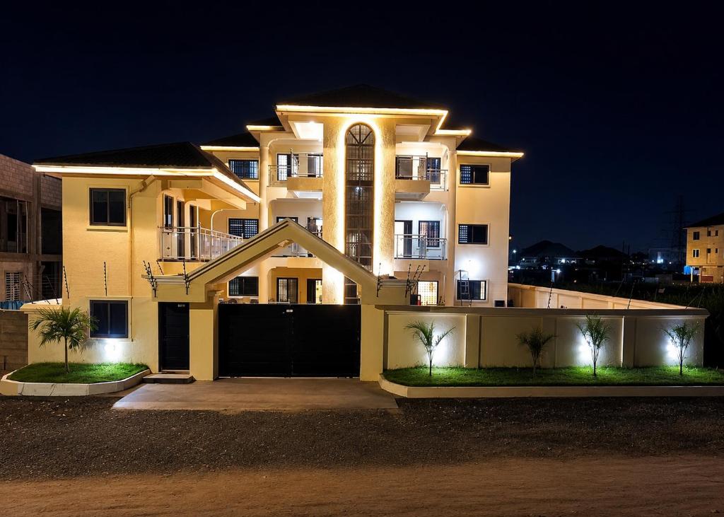a large house at night with lights on it at CB Apartment in Santeo