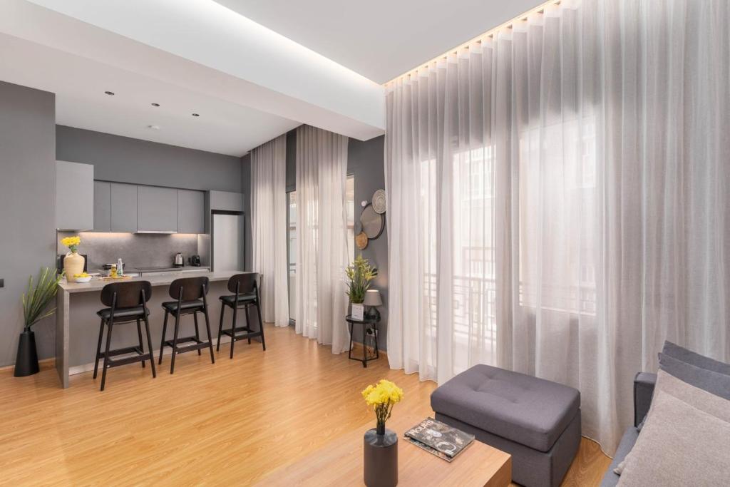 Radical Retreat - 2BR, Central Athens