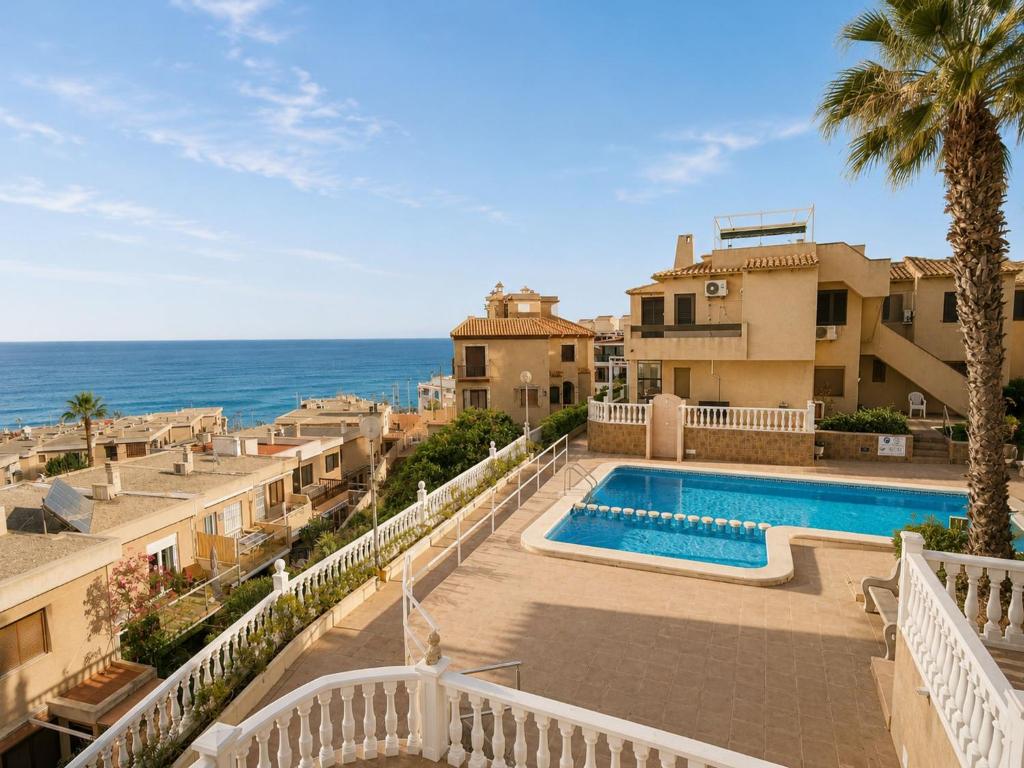 a house with a swimming pool next to the ocean at Chalet a orillas del mar in Torrevieja