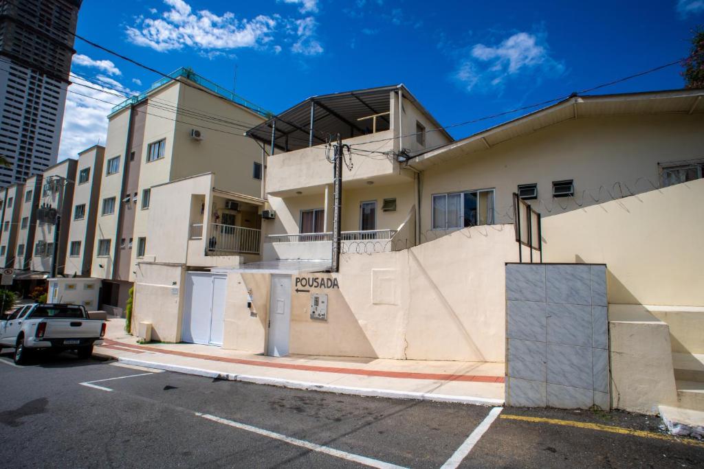 a building on a street with a parking lot at Pousada Morada das Nações in Balneário Camboriú