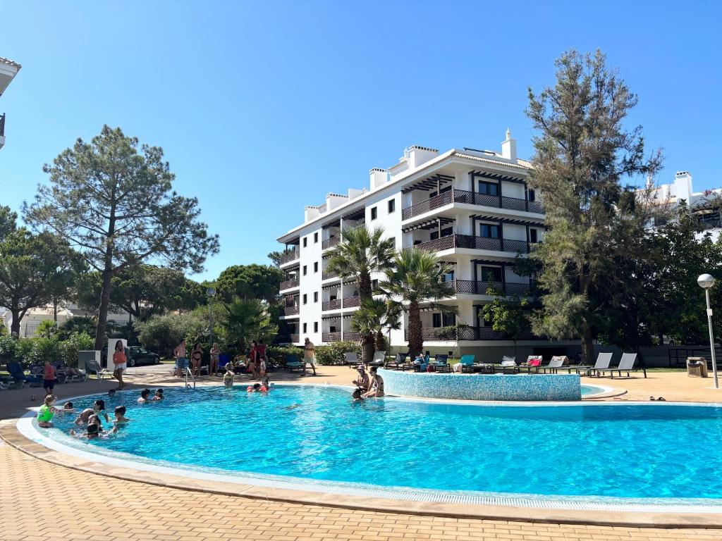 Seaside 1BDR w 2 bathrooms, AC, pool