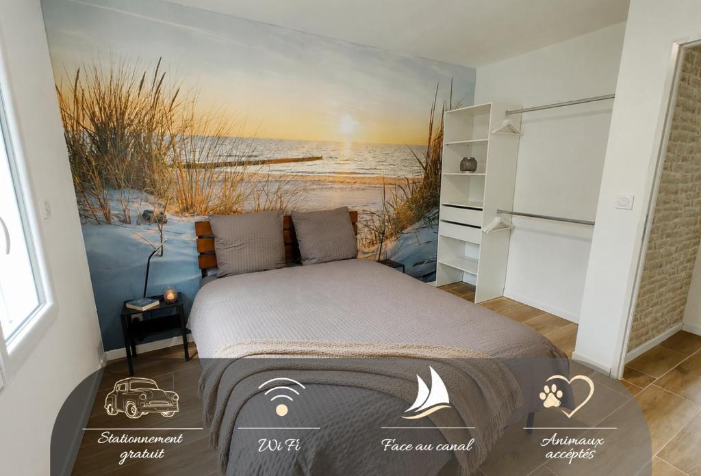a bedroom with a bed with a painting of a beach at Le temps de la pause 2 in Cepoy