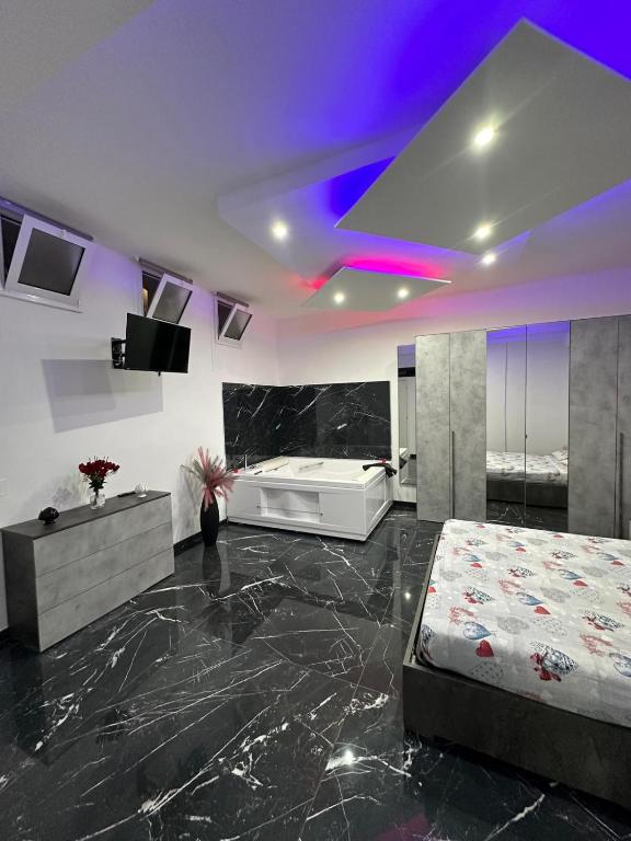 a bedroom with a bed and a tub in a room at Casa Birmano in Taranto