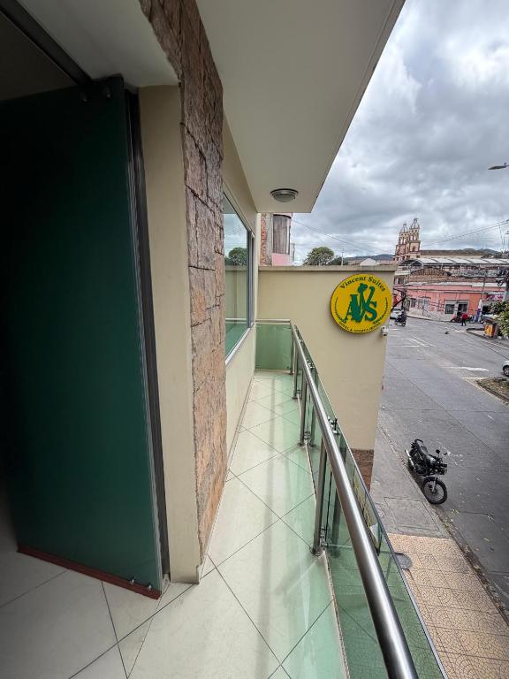 a balcony with a green door on a building at Apartahotel Vincent Suites in Pasto